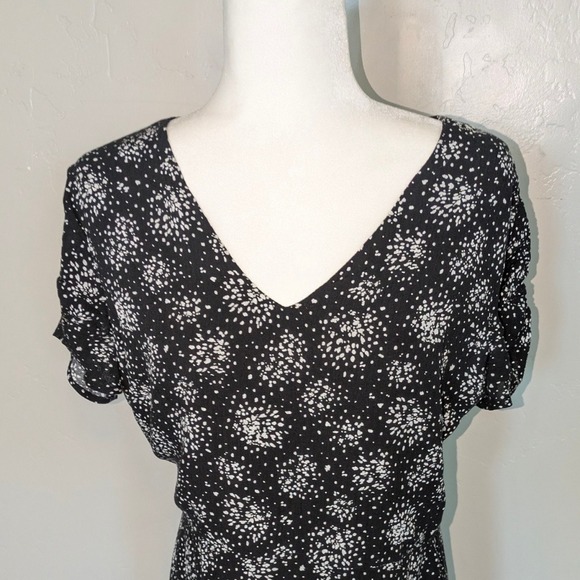 Everly Floral Midi Dress Short Sleeve V Neck Large Black White Tiered Lined - Picture 12 of 12